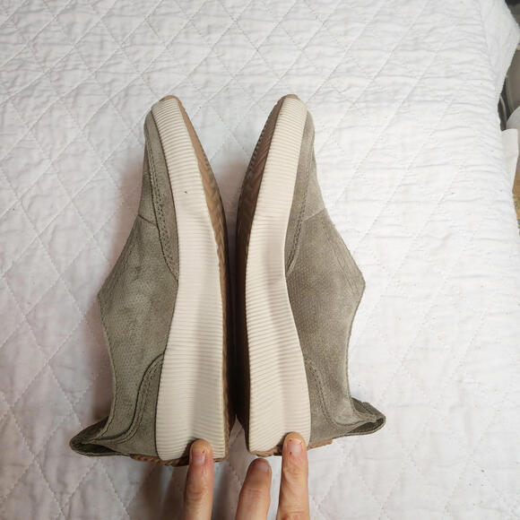 Sorel waterproof sz 6 slip on sneakers beige Womens' preppy casual comfort easy - Picture 5 of 8